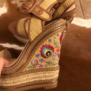 Super cute embroidery wedges!